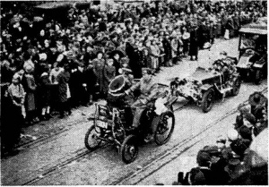 Der "Ur­Benz" im Rosenmontagszug 1951 in Köln